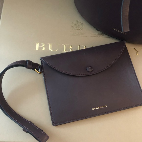Burberry bucket style handbag with wristlet. - Picture 7 of 9